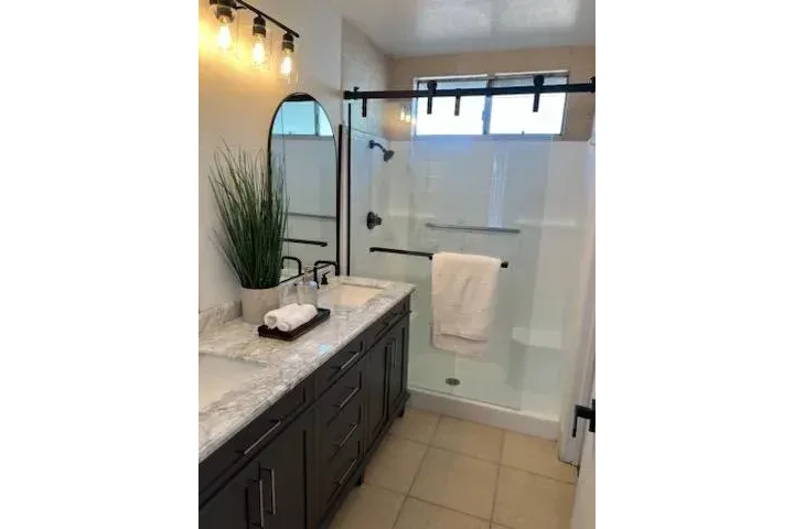 $1550 : Fontana 4 & 2 BEDROOMS image 5