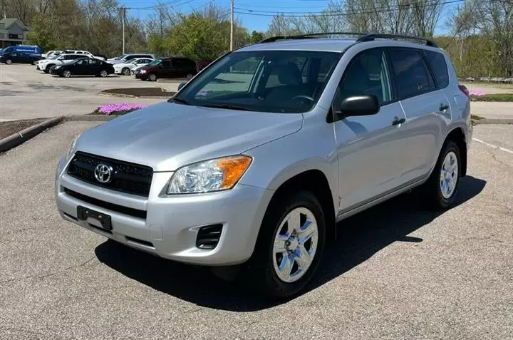 $7000 : 2011 Toyota RAV4 4WD image 3