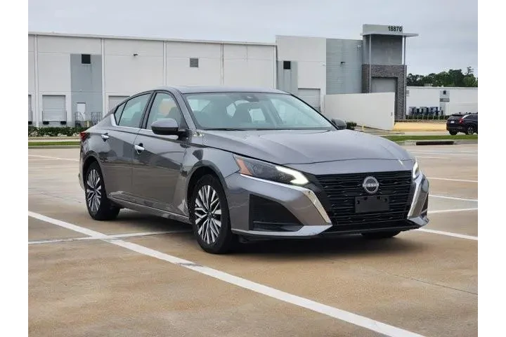 $19543 : Nissan Altima 2024 2.5 SV 4d image 4