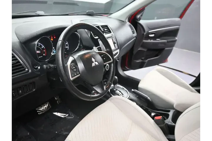 $3995 : Mitsubishi Outlander Sport 2 image 4