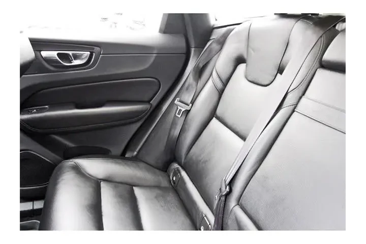 $16994 : Volvo XC60 2018 AWD T5 Momen image 10