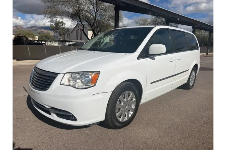 $7995 : 2016 Town and Country Touring image 3