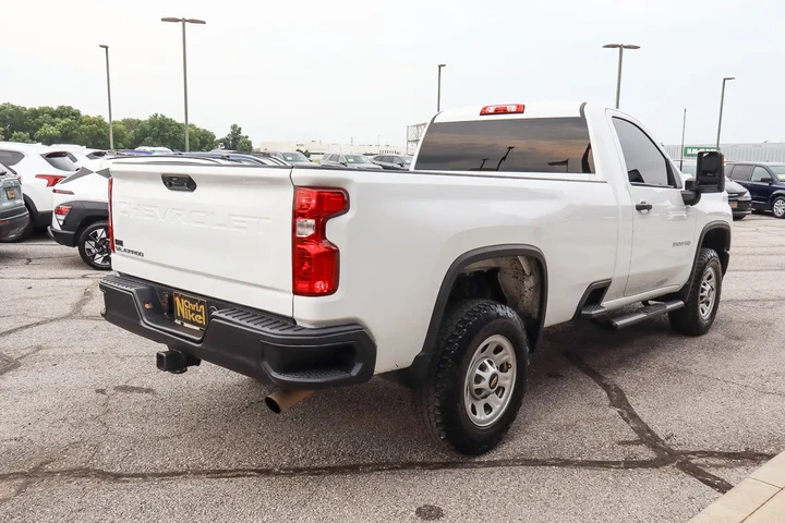 $31988 : 2022 Silverado 3500HD 2WD Reg image 4