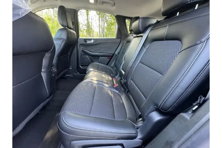 $31700 : Ford Escape Plug-In Hybrid 2 image 10