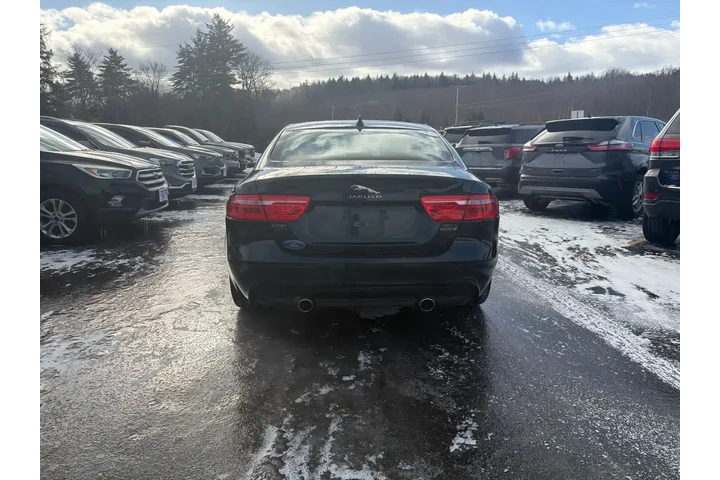 $12900 : Jaguar XE 2017 AWD 35t Premi image 6