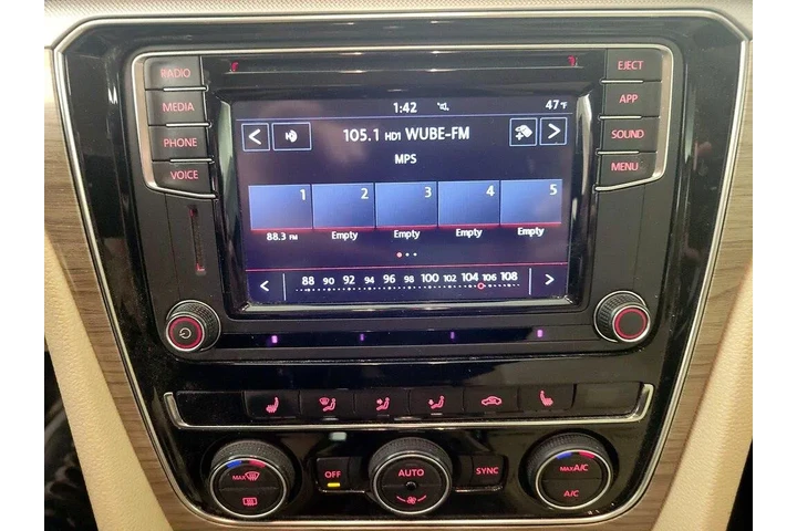 $13599 : Volkswagen Passat 2018 2.0T image 7