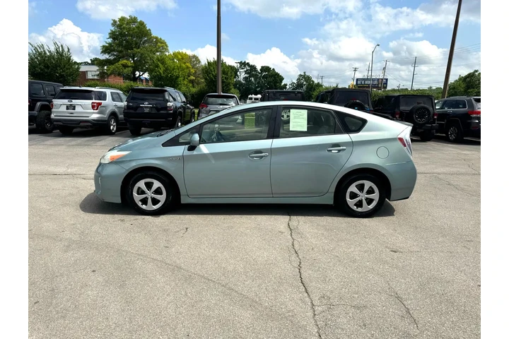 $5890 : 2012 Prius 5dr HB Three (Natl) image 5