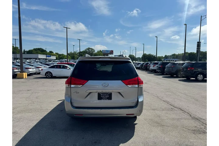$4980 : 2011 Sienna LE image 3