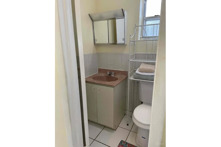 $1050 : Cuarto Privado Para Rentar image 6