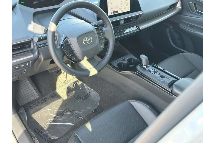 $29410 : Toyota Prius 2025 LE 4dr Hat image 10