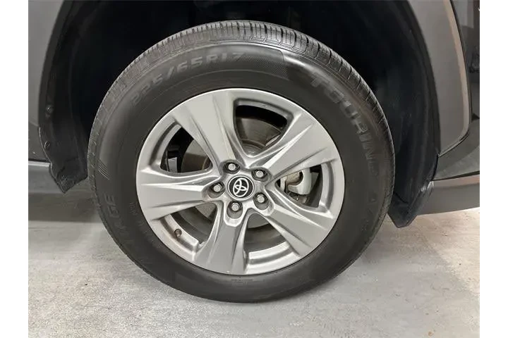 $26800 : Toyota RAV4 2024 AWD XLE 4dr image 2