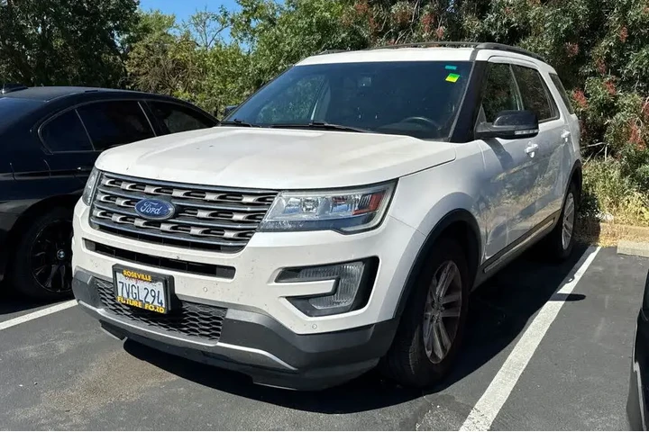 $13594 : Ford Explorer 2017 XLT 4dr S image 1