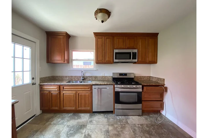 $800 : Encantadora casa de 2 dormitor image 5