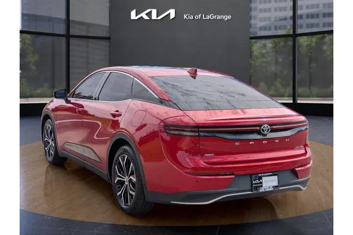 Toyota Crown 2023 AWD Limite image 7