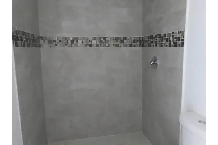 $1950 : 3 bed 2 bath available image 4