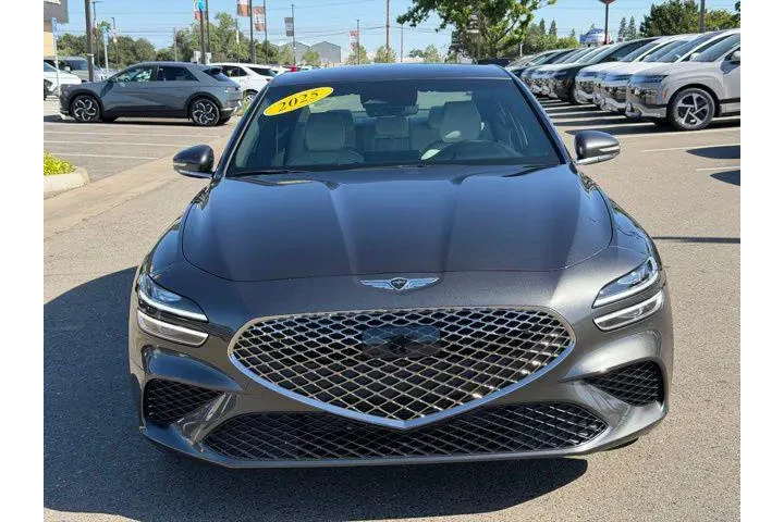 $33991 : Genesis G70 2025 2.5T Sport image 2