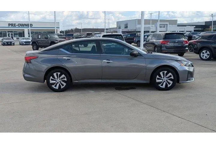 $18899 : Nissan Altima 2024 2.5 S 4dr image 2