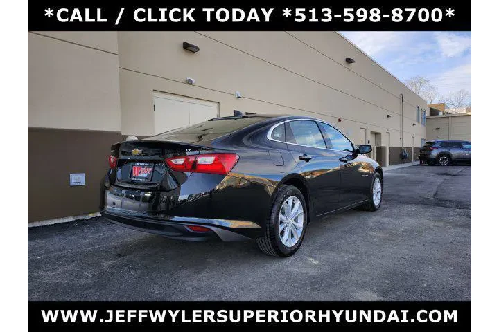 $17237 : Chevrolet Malibu 2024 LT 4dr image 3