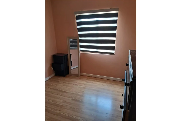 $1000 : Cuarto de Renta (Hombre Solo ) image 2