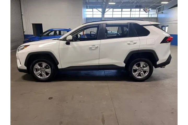 $25630 : Toyota RAV4 2023 XLE 4dr SUV image 6