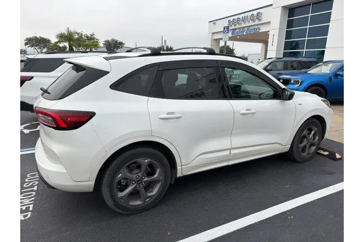 $22998 : Ford Escape 2023 ST-Line 4dr image 4