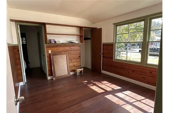 $1300 : Located on a desirable corner image 4