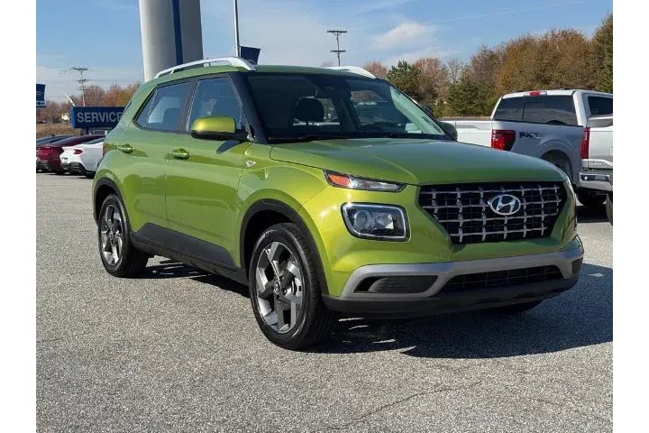 $17959 : Hyundai VENUE 2024 SEL 4dr C image 1
