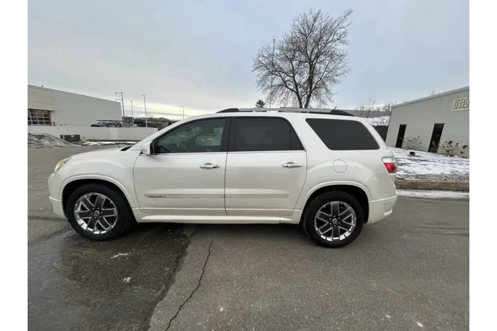 $7490 : 2011 GMC Acadia Denali image 5