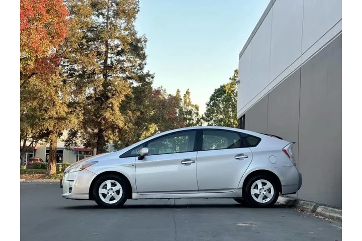 $10940 : 2011 Prius image 4