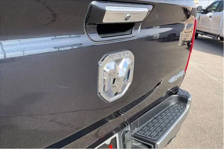 $37292 : Ram 1500 2021 4x4 Laramie 4d image 9