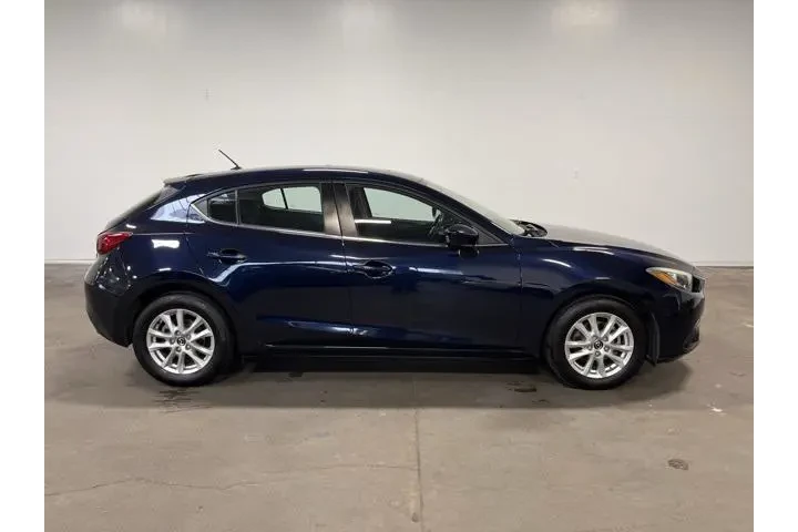 $12498 : Mazda Mazda3 2016 i Touring image 2