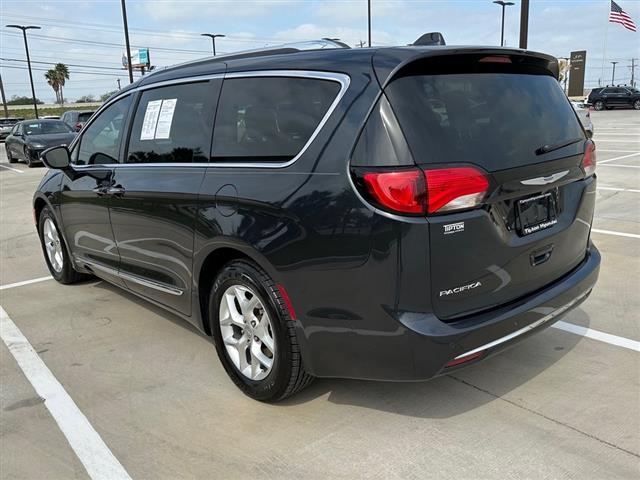 $27265 : Pre-Owned 2020 Pacifica Touri image 3