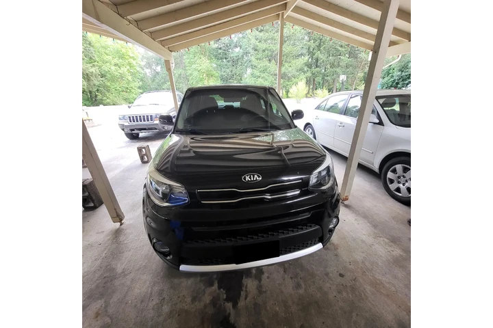 $5000 : 2017 Kia Soul image 1