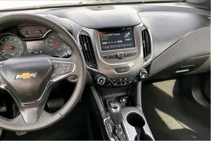 $12760 : Chevrolet Cruze 2017 LT Auto image 6