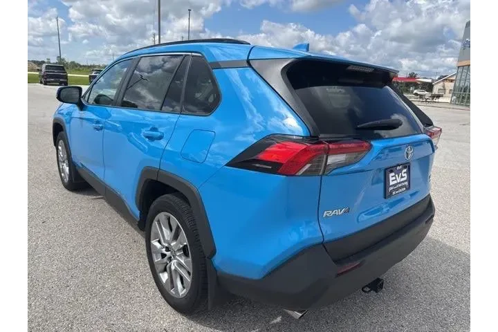 $31987 : Toyota RAV4 2021 AWD XLE Pre image 5