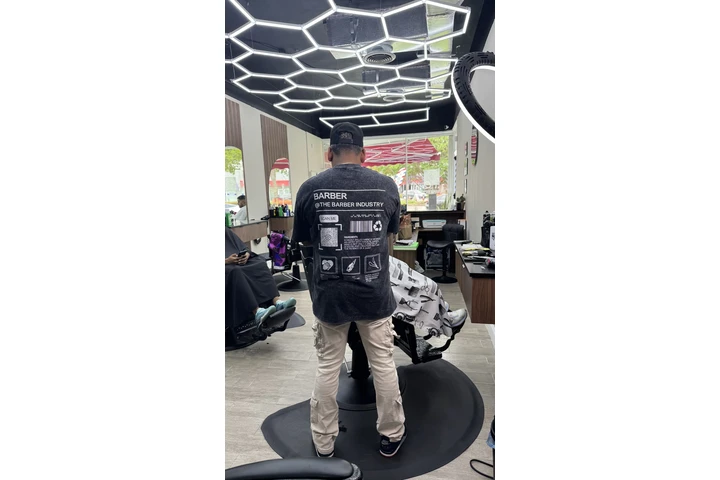 Barber wanted image 1