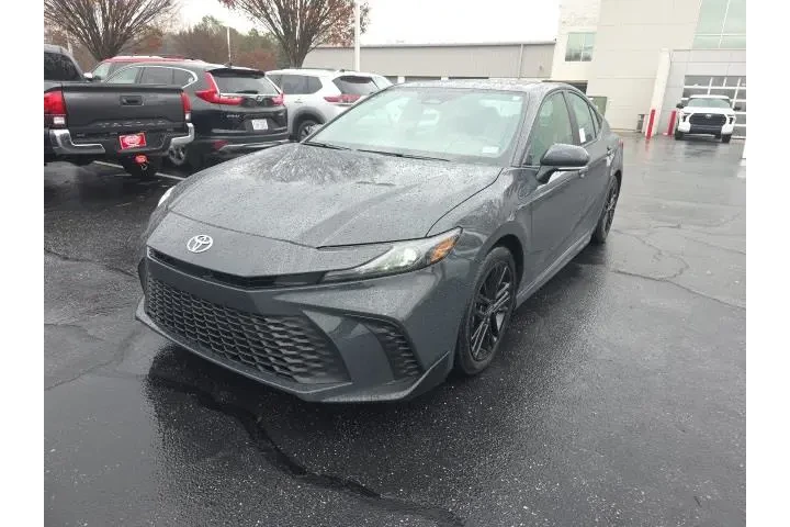 $28945 : Toyota Camry 2025 SE 4dr Sed image 3