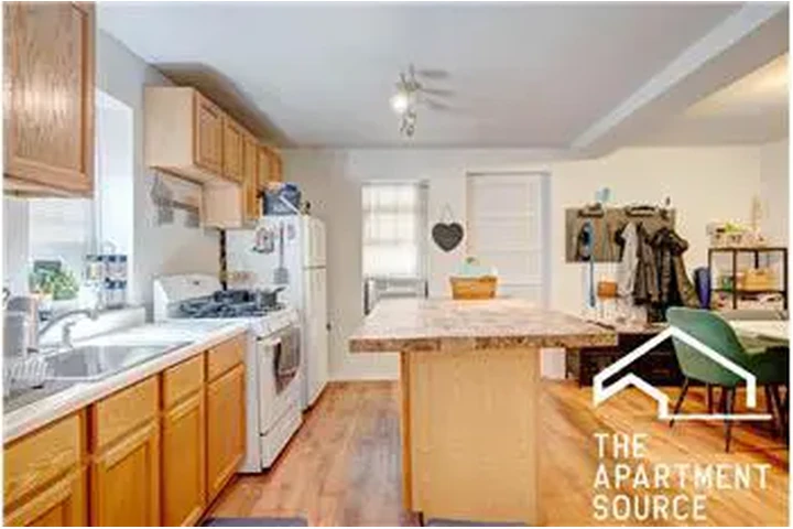 $2075 : Rental property with 1 bedro image 4