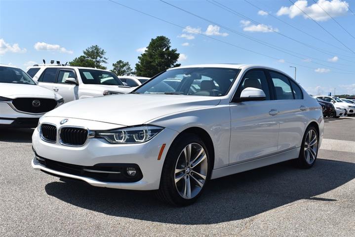 2018 BMW 3 Series 330i image 1