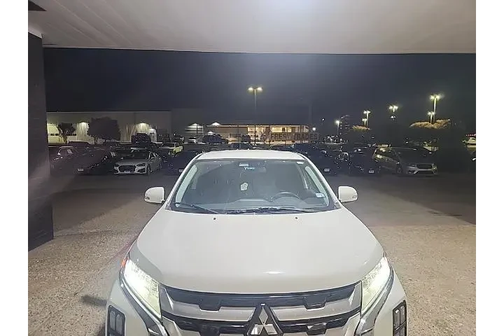 Mitsubishi Outlander Sport 2 image 3