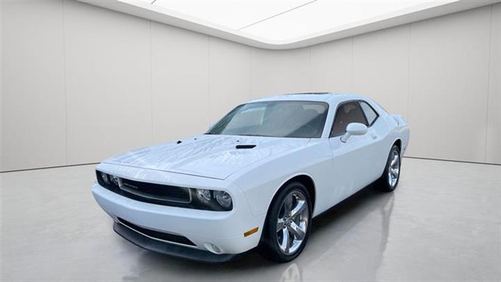 2014 Challenger SXT image 4