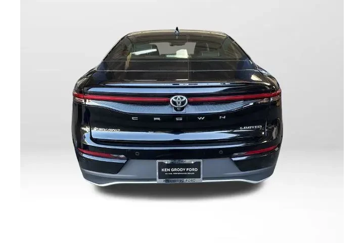 $34945 : Toyota Crown 2024 AWD Limite image 4