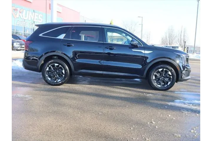 $26677 : Kia Sorento 2024 AWD S 4dr S image 10