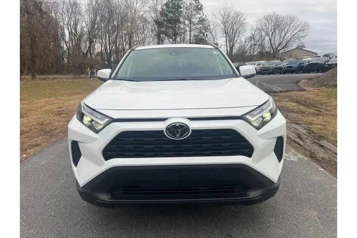$34777 : Toyota RAV4 2025 AWD XLE 4dr image 2