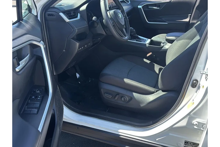 $38278 : Gold Certified 2025 RAV4 XLE image 2