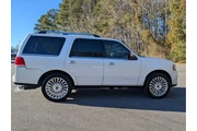 $23991 : Lincoln Navigator 2017 4x2 R thumbnail