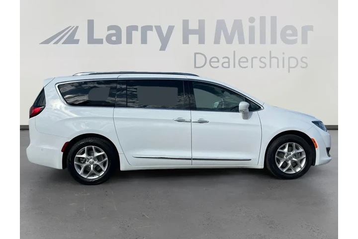 Chrysler Pacifica 2019 Touri image 6
