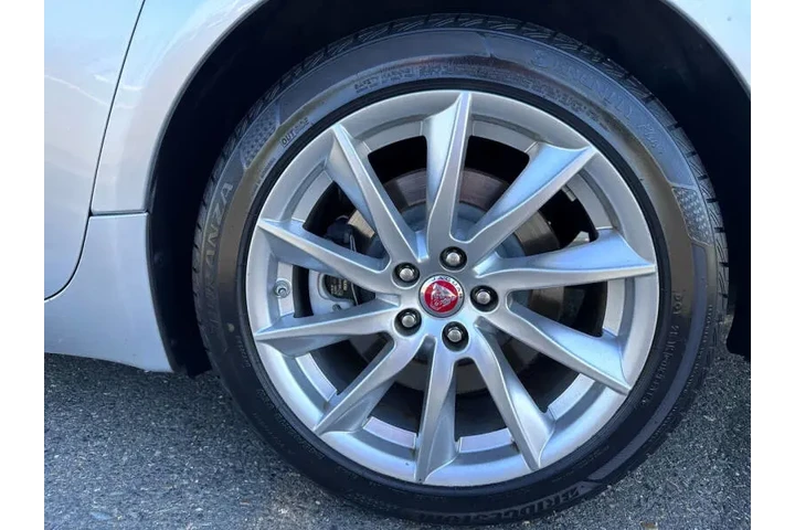 $12850 : 2015 XF 2.0T Premium image 9