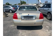 2004 Town Car Signature thumbnail