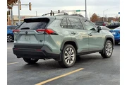 $26949 : Toyota RAV4 2022 AWD XLE Pre thumbnail